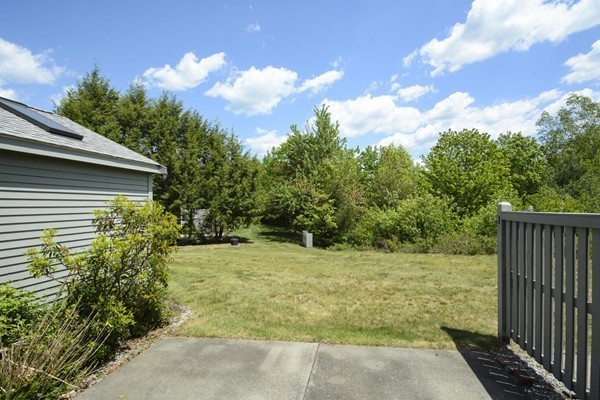 402 B Ridgefield Circle, Unit B Clinton, MA 01510 - Photo 15 of 16 Gallery Image 15