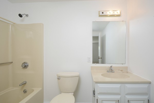 402 B Ridgefield Circle, Unit B Clinton, MA 01510 - Photo 9 of 16 Gallery Image 9