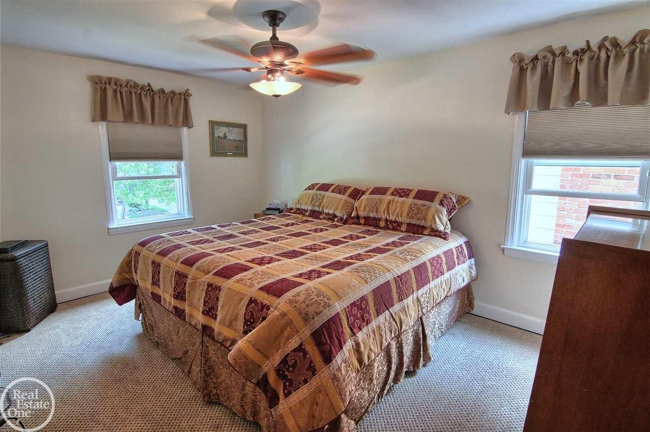 1609 Hampton Road Grosse Pointe, MI 48236 - Photo 19 of 30 31301662-18.JPG