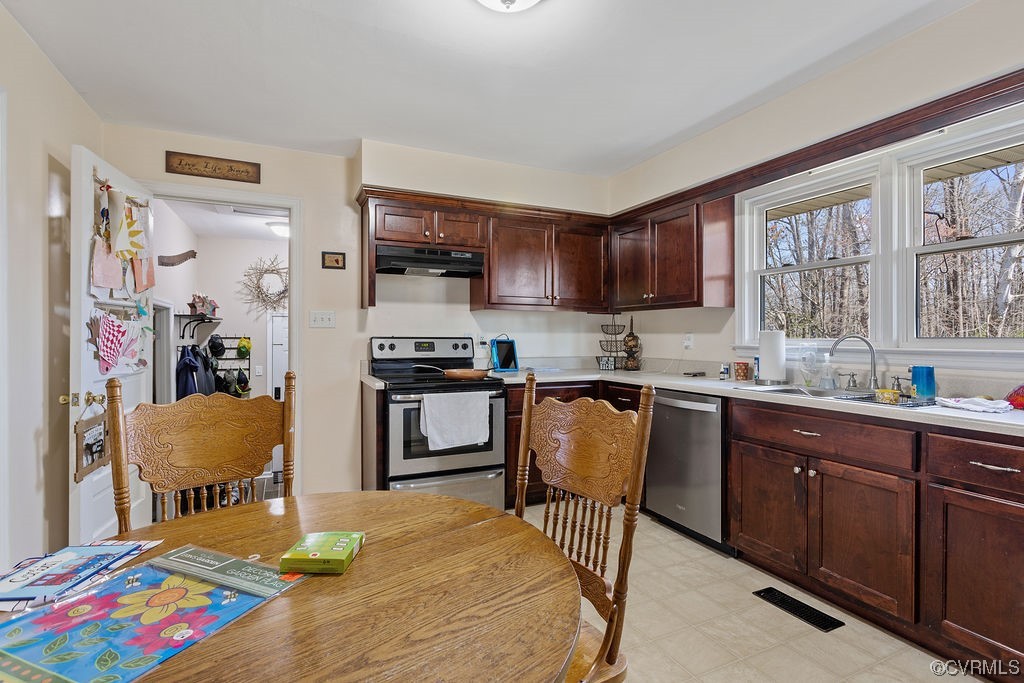 8510 Old Town Road Disputanta, VA 23842 - Photo 10 of 27 Gallery Image 10