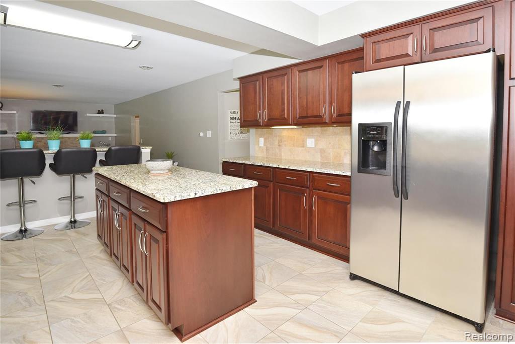 6937 Beach Road Troy, MI 48098 - Photo 14 of 39