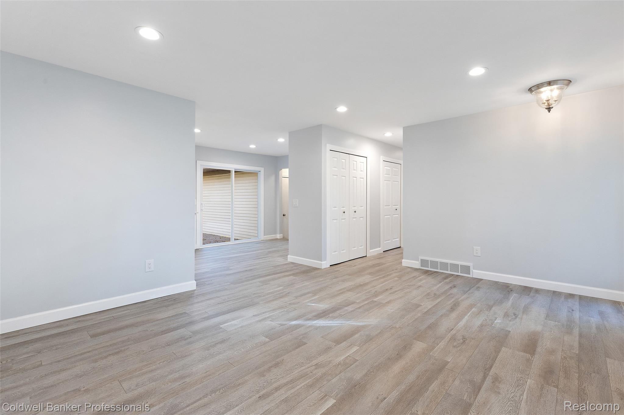 2793 Weaverton Rochester, MI 48307 - Photo 15 of 31 2793 Weaverton St-15.jpg
