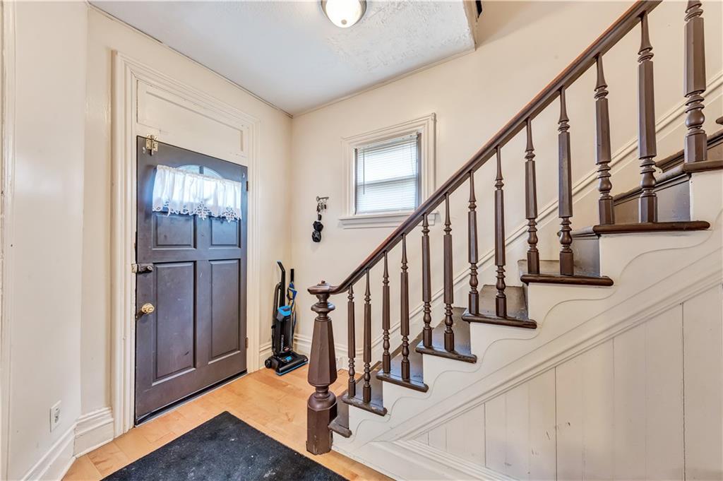 423 Jackson Street Rochester, PA 15074 - Photo 5 of 24