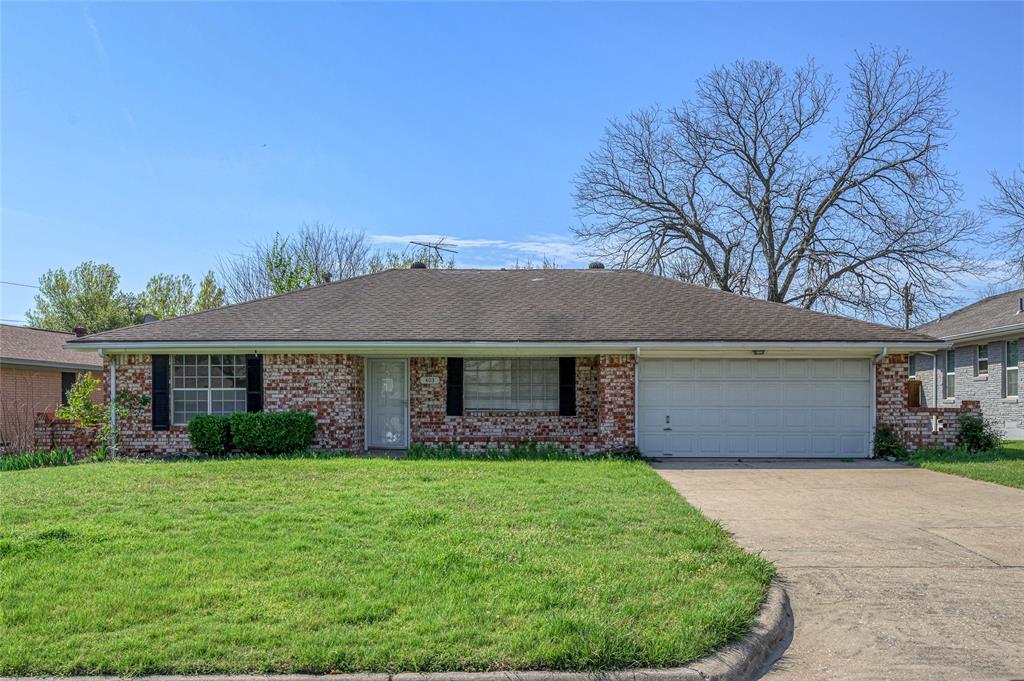 403 Daisy Drive Allen, TX 75013 - Photo 2 of 16 front view of a house with a yard