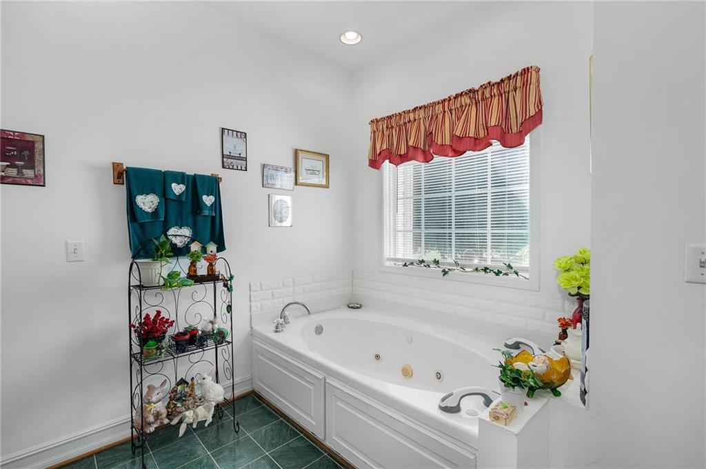 2467 Owens Gin Road Northeast Resaca, GA 30735 - Photo 32 of 44 a bathroom with a bathtub and a potted plant