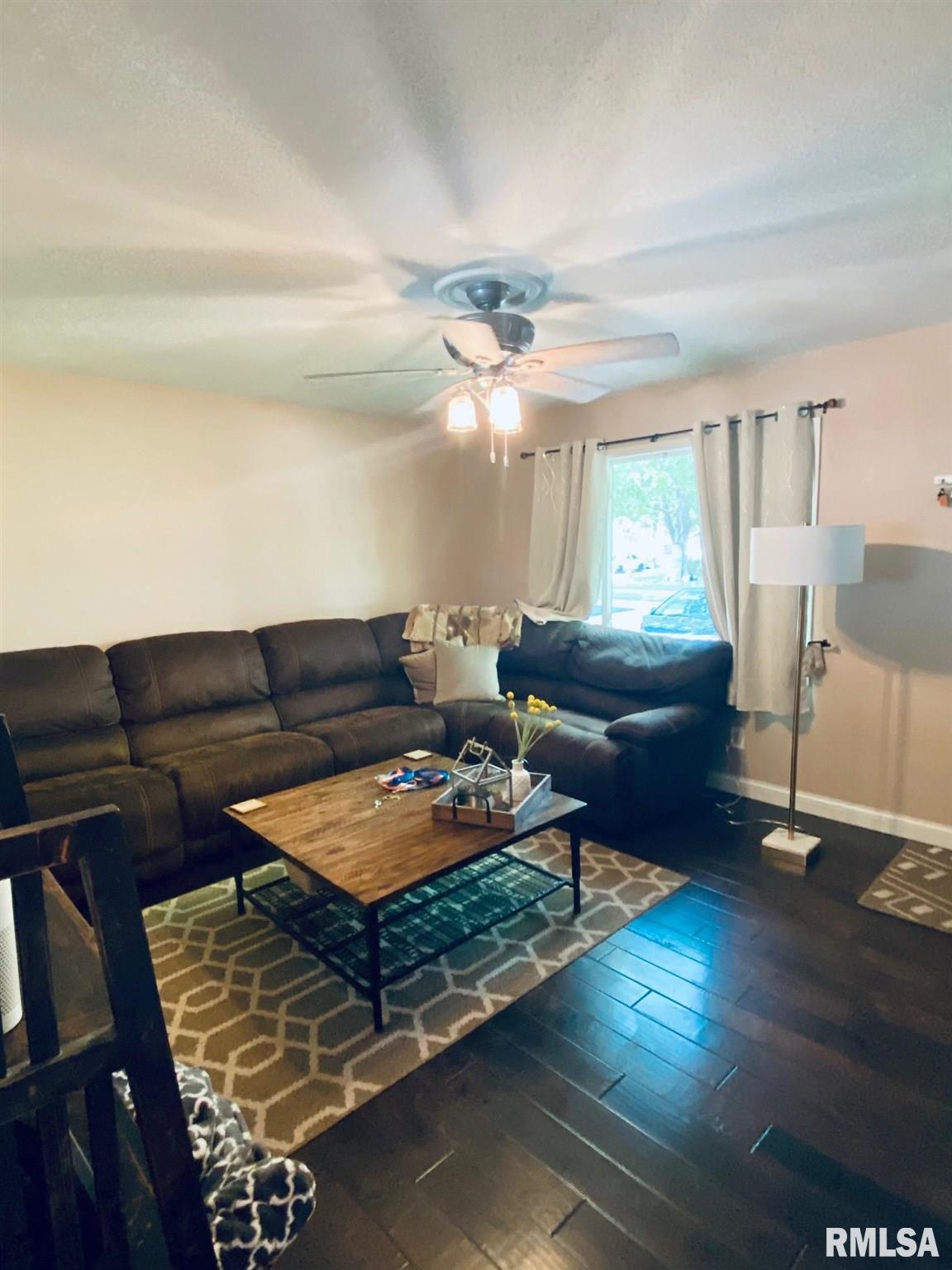 2076 Stonehenge Road Springfield, IL 62702 - Photo 3 of 19 Gallery Image 3