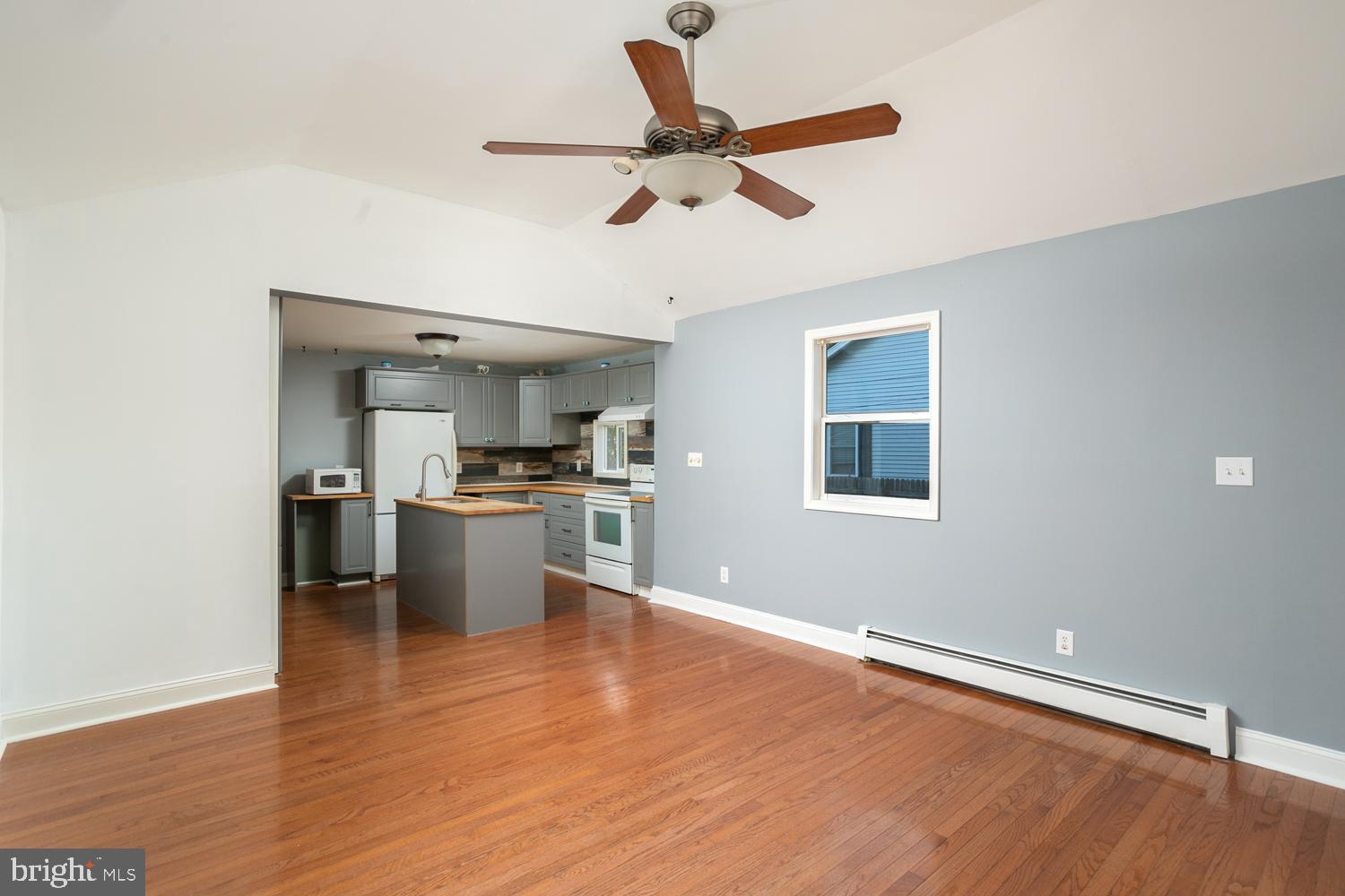 907 Bordentown Road Columbus, NJ 08022 - Photo 10 of 25 a kitchen with a refrigerator window and a ceiling fan