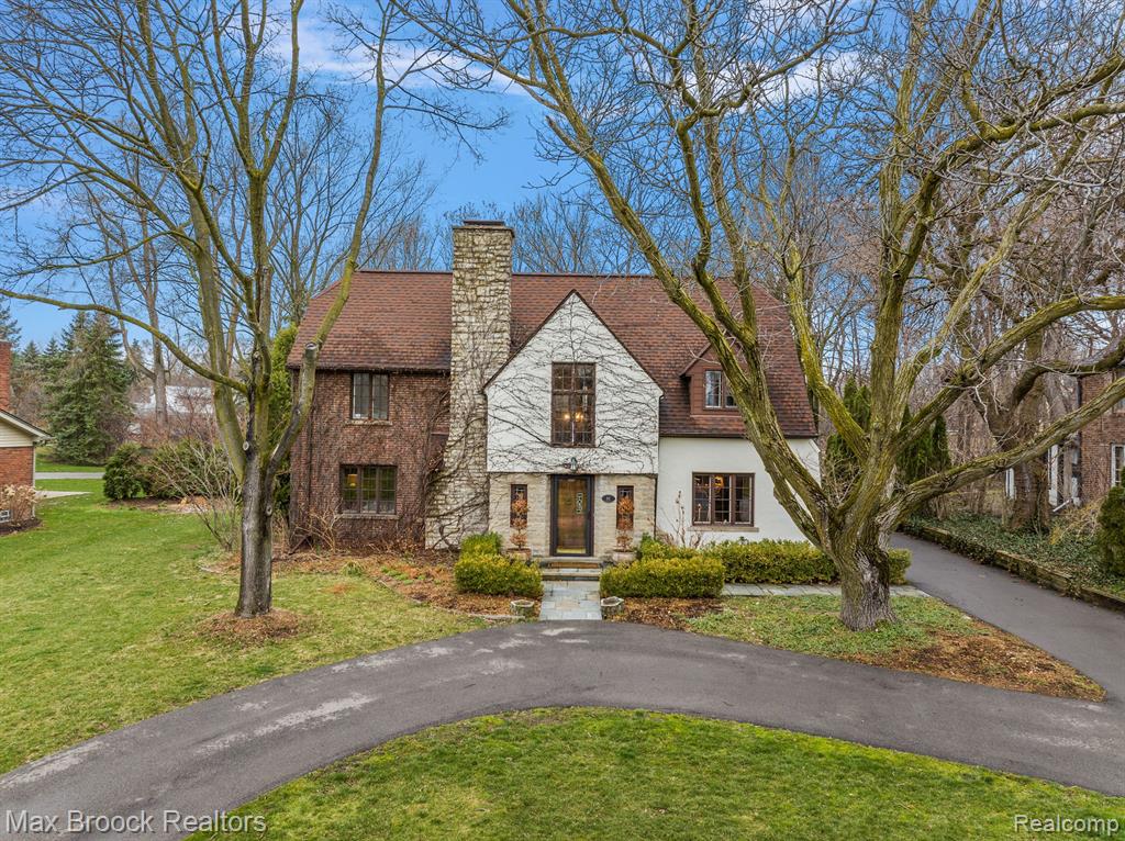 80 Devon Road Bloomfield Hills, MI 48302 - Photo 2 of 37