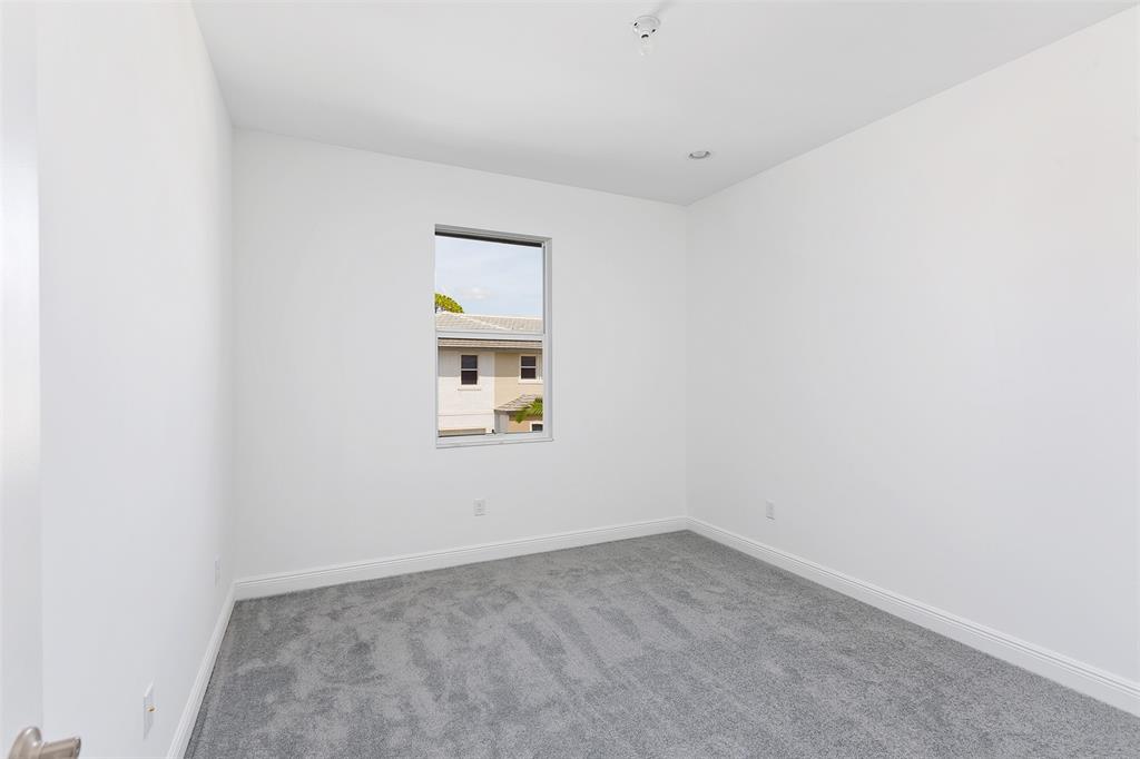 6947 Pines Circle, Unit 21 Pompano Beach, FL 33073 - Photo 27 of 31 an empty room with a window