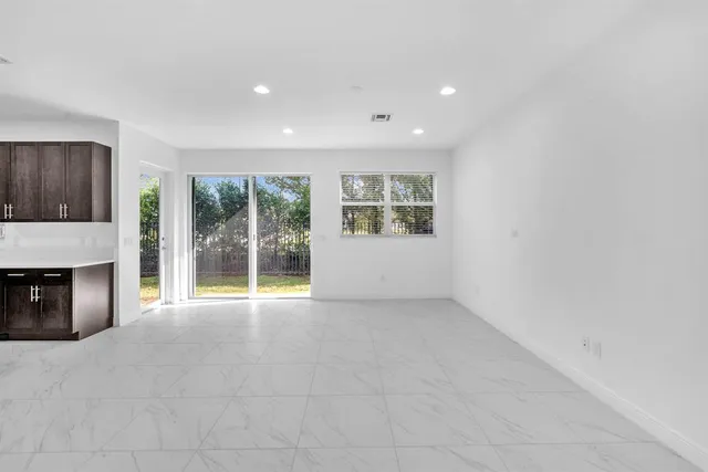 $3,795 | 6947 Pines Circle, Unit 21, Pompano Beach, FL 33073