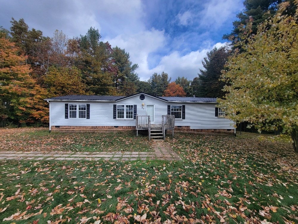 57 Savannah Road Galax, VA 24333 - Photo 2 of 18 Gallery Image 2