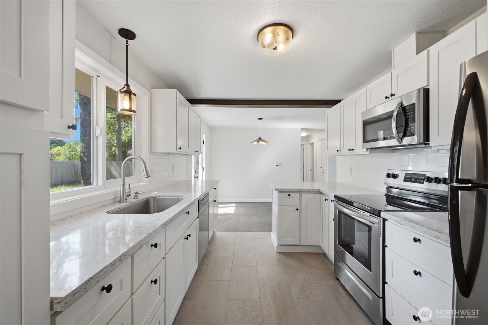9808 Hipkins Road Southwest Lakewood, WA 98498 - Photo 12 of 30 Gallery Image 12