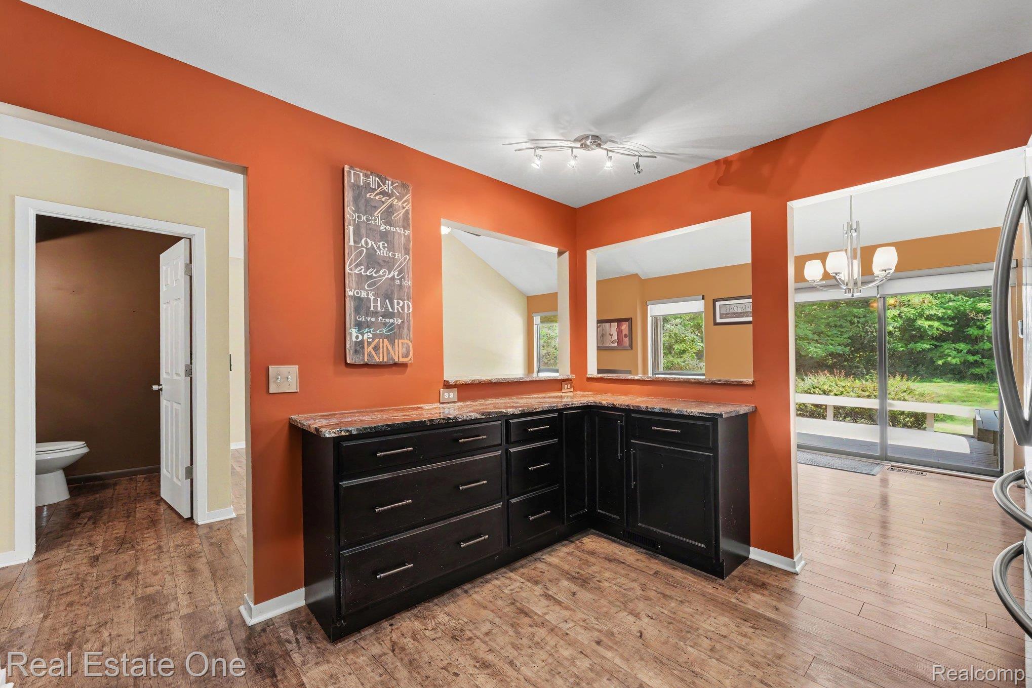 701 Charing Court Rochester, MI 48307 - Photo 10 of 29 010_file_5364.jpg