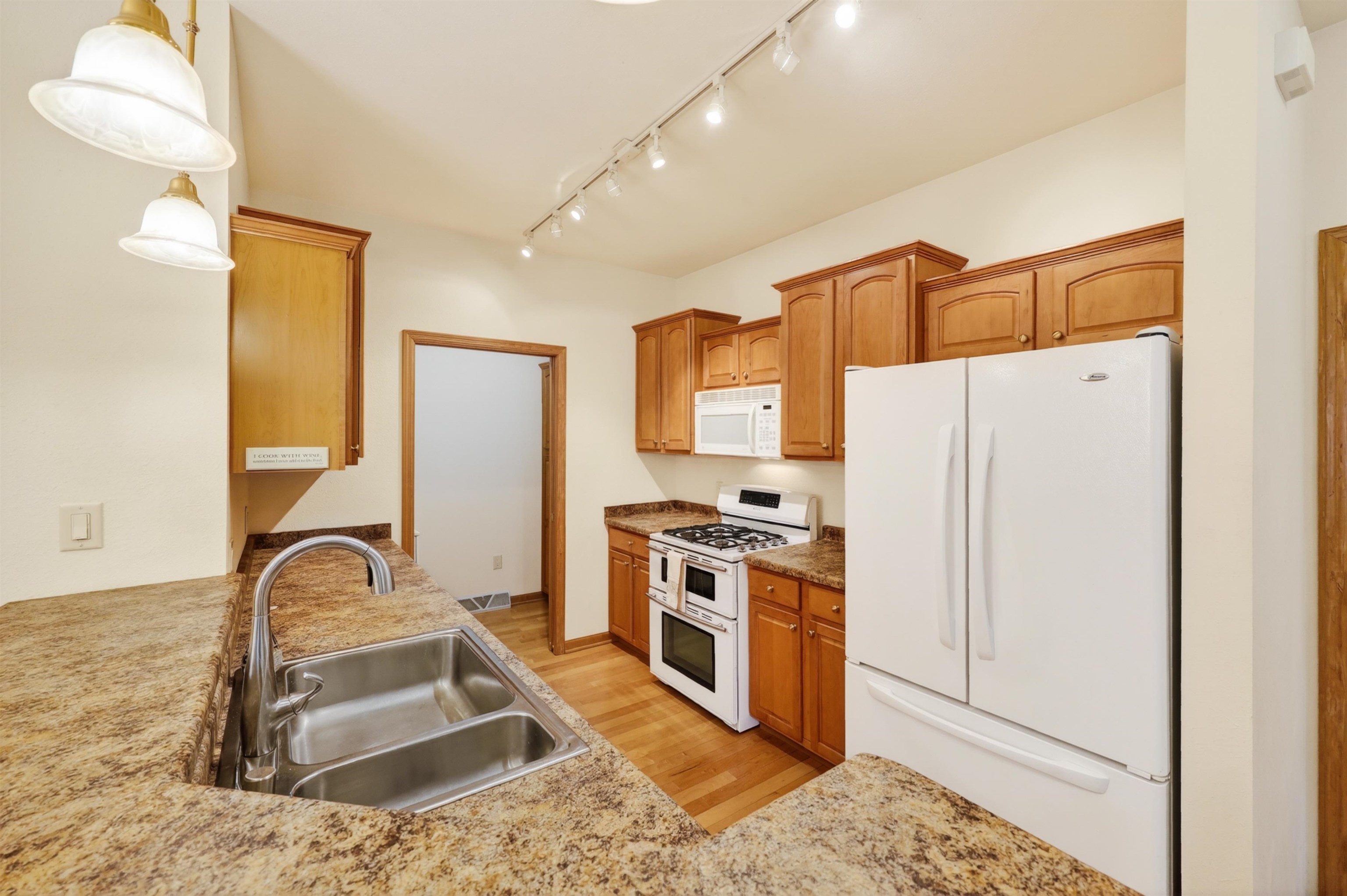 672 Clardell Drive Sun Prairie, WI 53590 - Photo 11 of 43