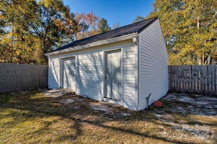 9552 Flat Creek Road Kershaw, SC 29067 - Photo 44 of 47 a view of a backyard with a large tree