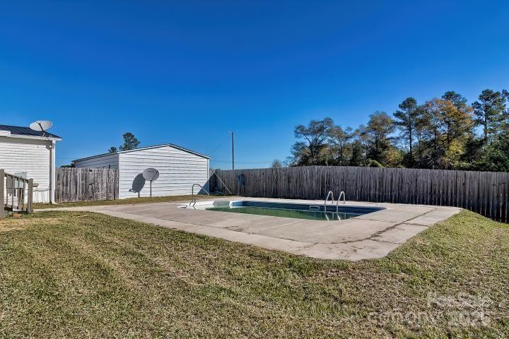 9552 Flat Creek Road Kershaw, SC 29067 - Photo 9 of 47 a backyard of a house with table and chairs
