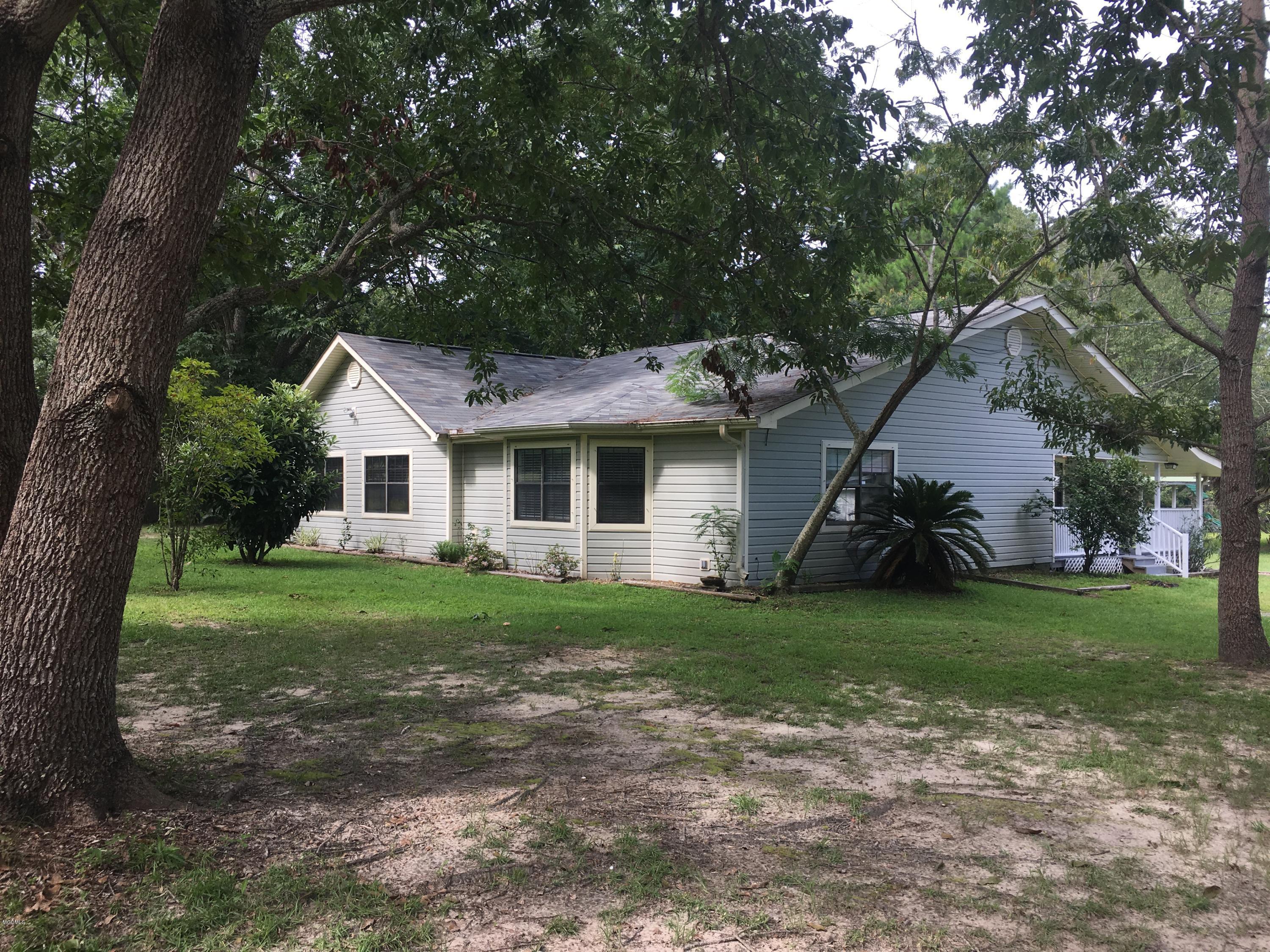 10402 Roberts Road Biloxi, MS 39532 - Photo 1 of 27 IMG_5391
