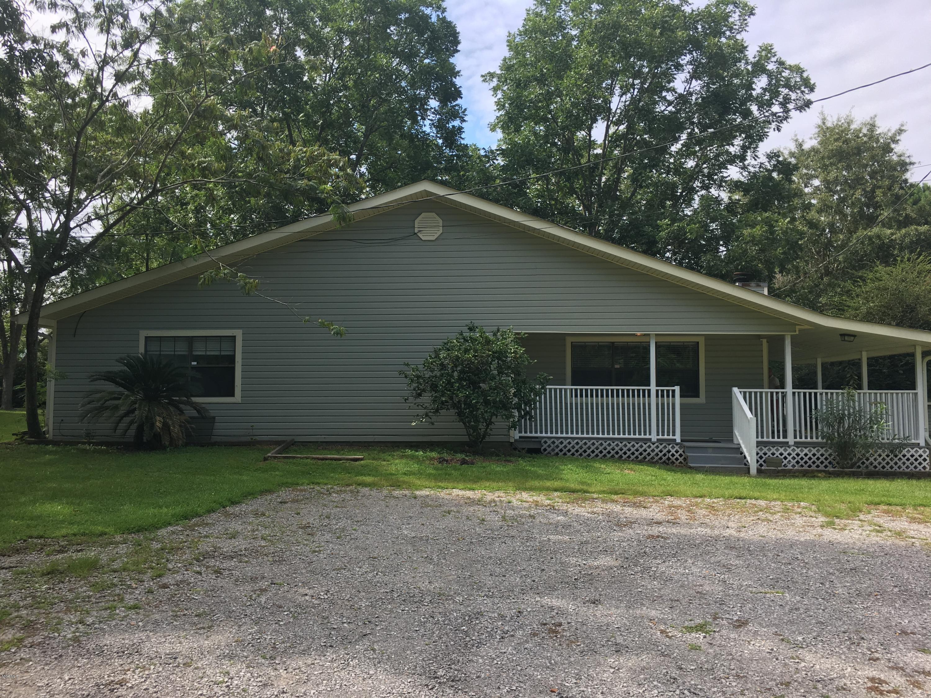 10402 Roberts Road Biloxi, MS 39532 - Photo 5 of 27 IMG_5395