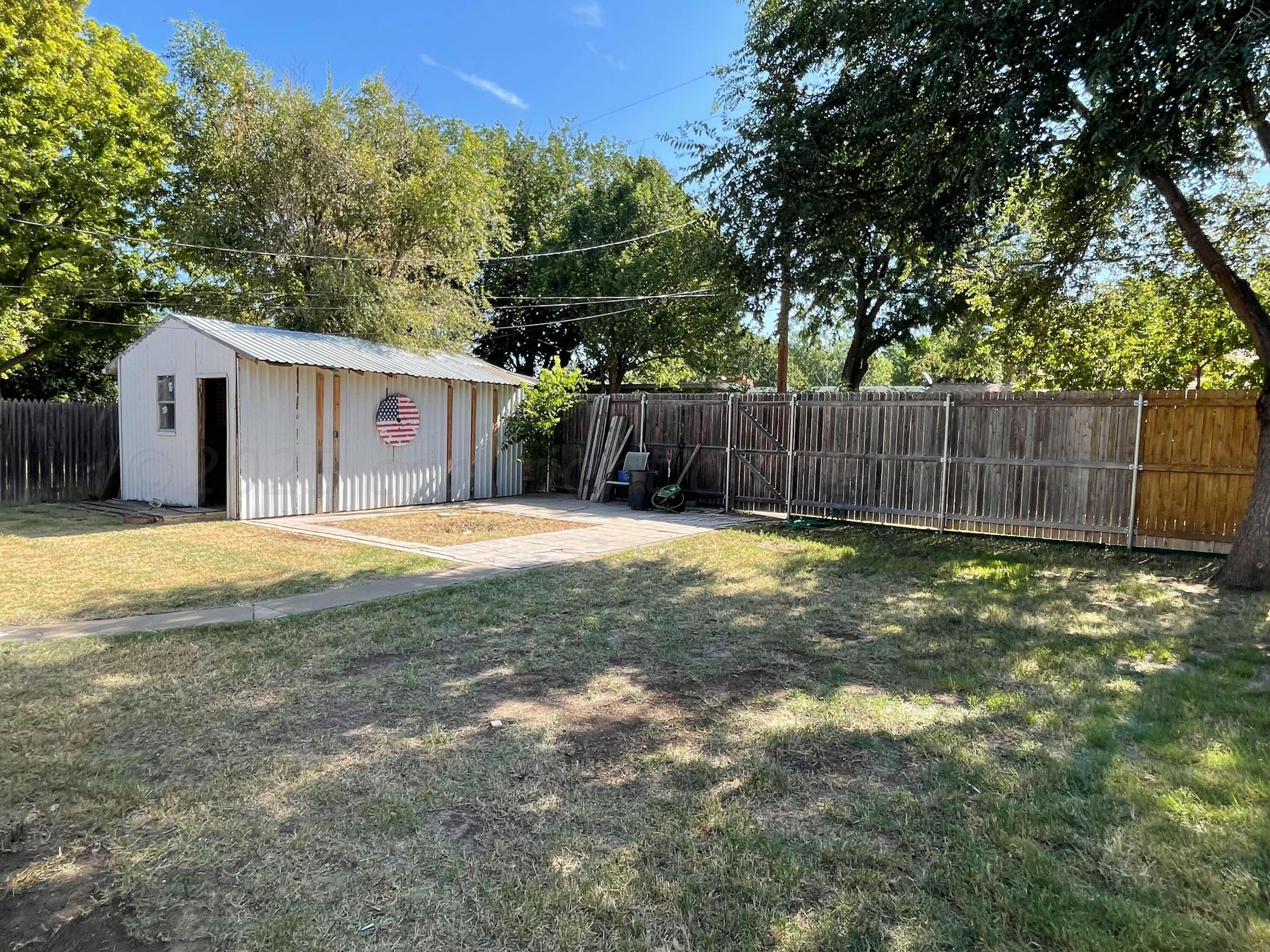 3707 Lynette Drive Amarillo, TX 79109 - Photo 41 of 45 a view of a backyard