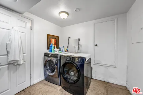 $1,195,000 | 10205 Fairgrove Avenue, Tujunga, CA 91042