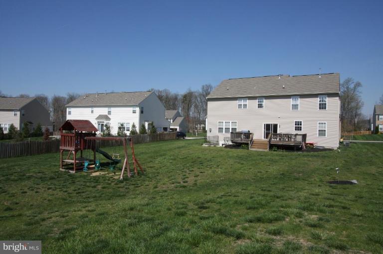 25812 Spring Farm Circle Chantilly, VA 20152 - Photo 16 of 22 Exterior (Rear)