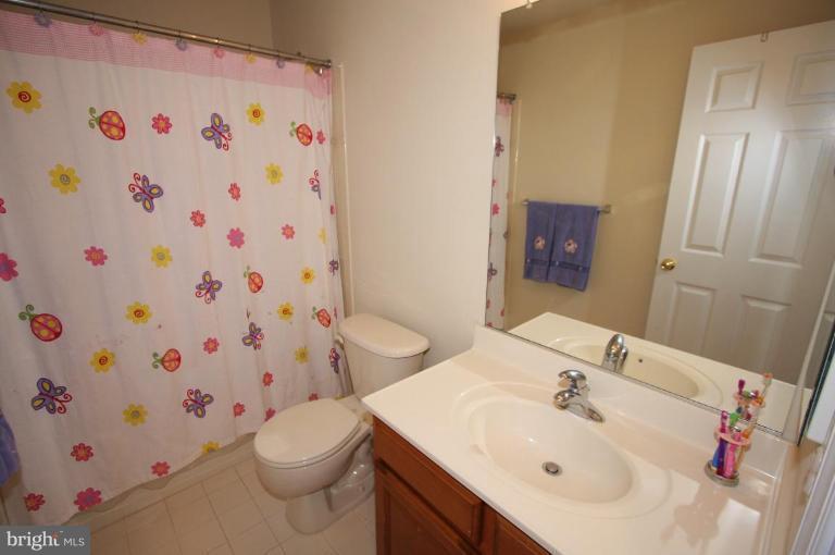 25812 Spring Farm Circle Chantilly, VA 20152 - Photo 21 of 22 Bath #3