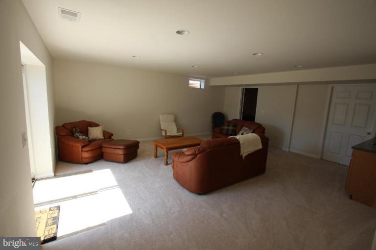 25812 Spring Farm Circle Chantilly, VA 20152 - Photo 10 of 22 Recreation Room