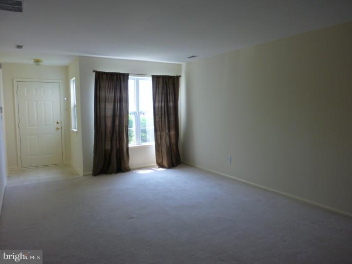 44 Stokes Road Mount Laurel, NJ 08054 - Photo 4 of 24 Living Room
