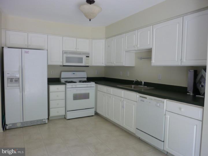 44 Stokes Road Mount Laurel, NJ 08054 - Photo 8 of 24 Kitchen