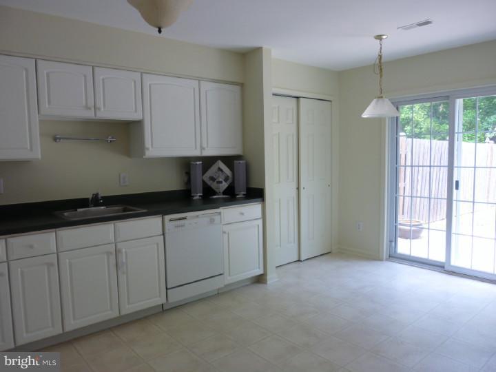 44 Stokes Road Mount Laurel, NJ 08054 - Photo 9 of 24 Kitchen