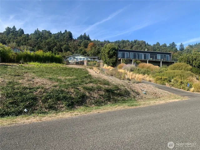 $350,000 | 25807 Gold Beach Drive Southwest, Vashon, WA 98070