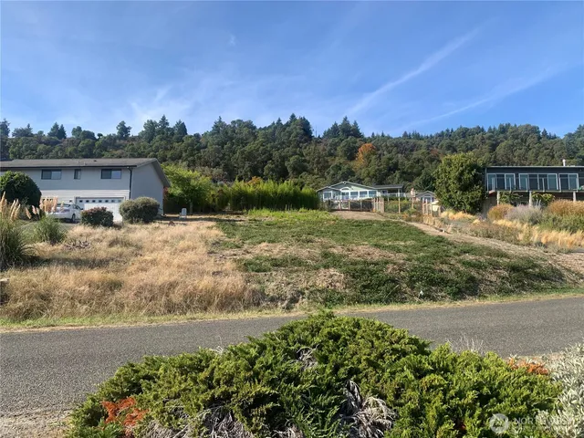 $350,000 | 25807 Gold Beach Drive Southwest, Vashon, WA 98070