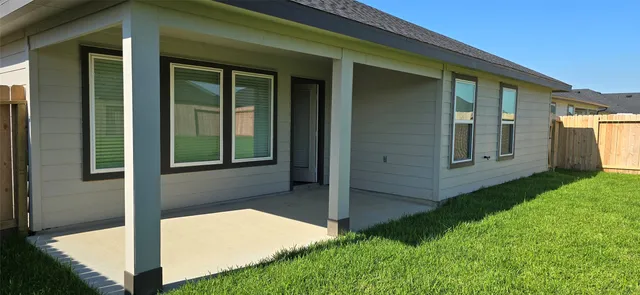 a view of yard with grass