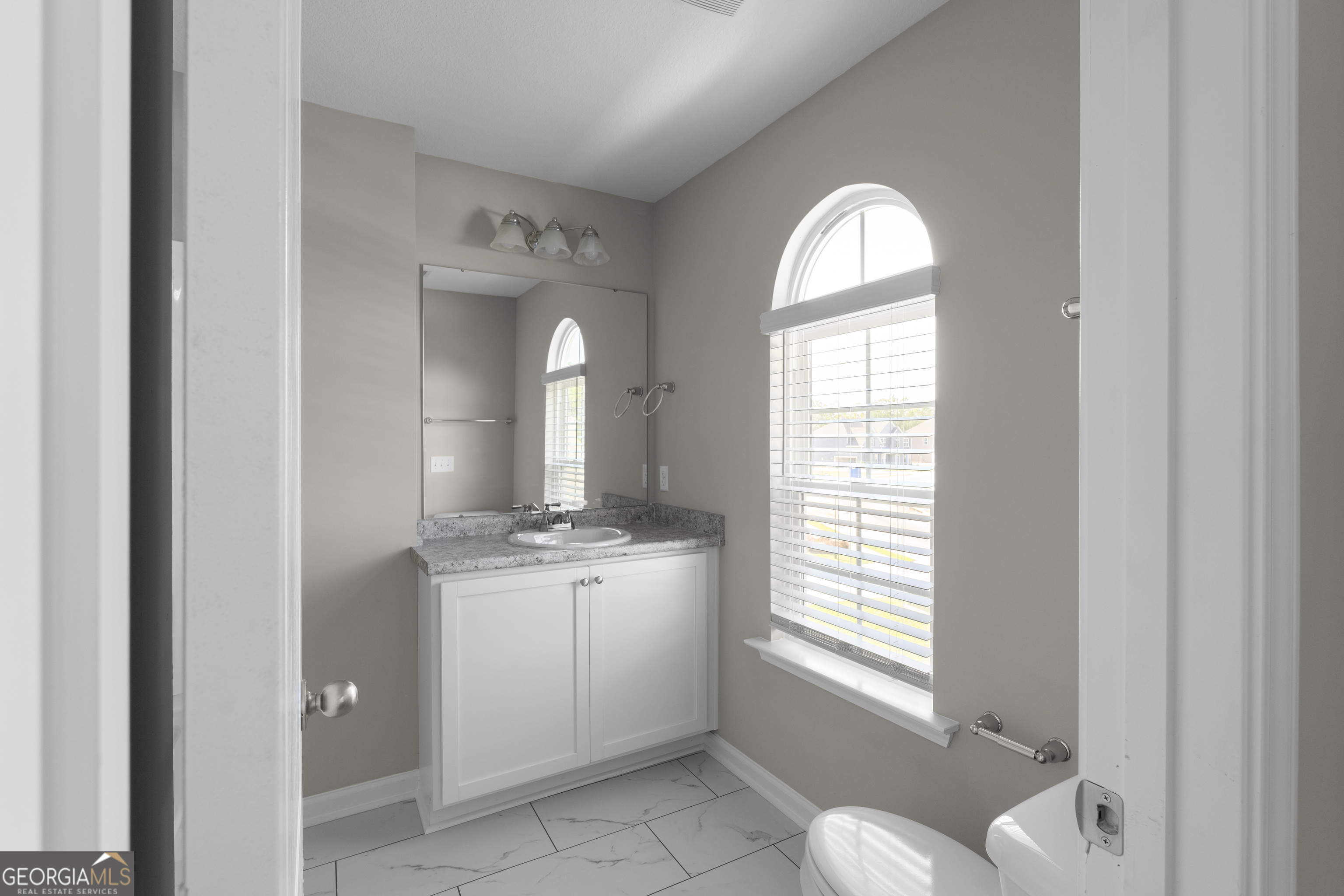 140 Watson Mill Road Guyton, GA 31312 - Photo 26 of 32 a view of a livingroom with windows