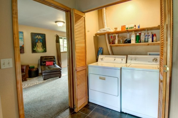11-3125 Kaleponi Road Mountain View, HI 96771 - Photo 25 of 25 a view of a bedroom with a window