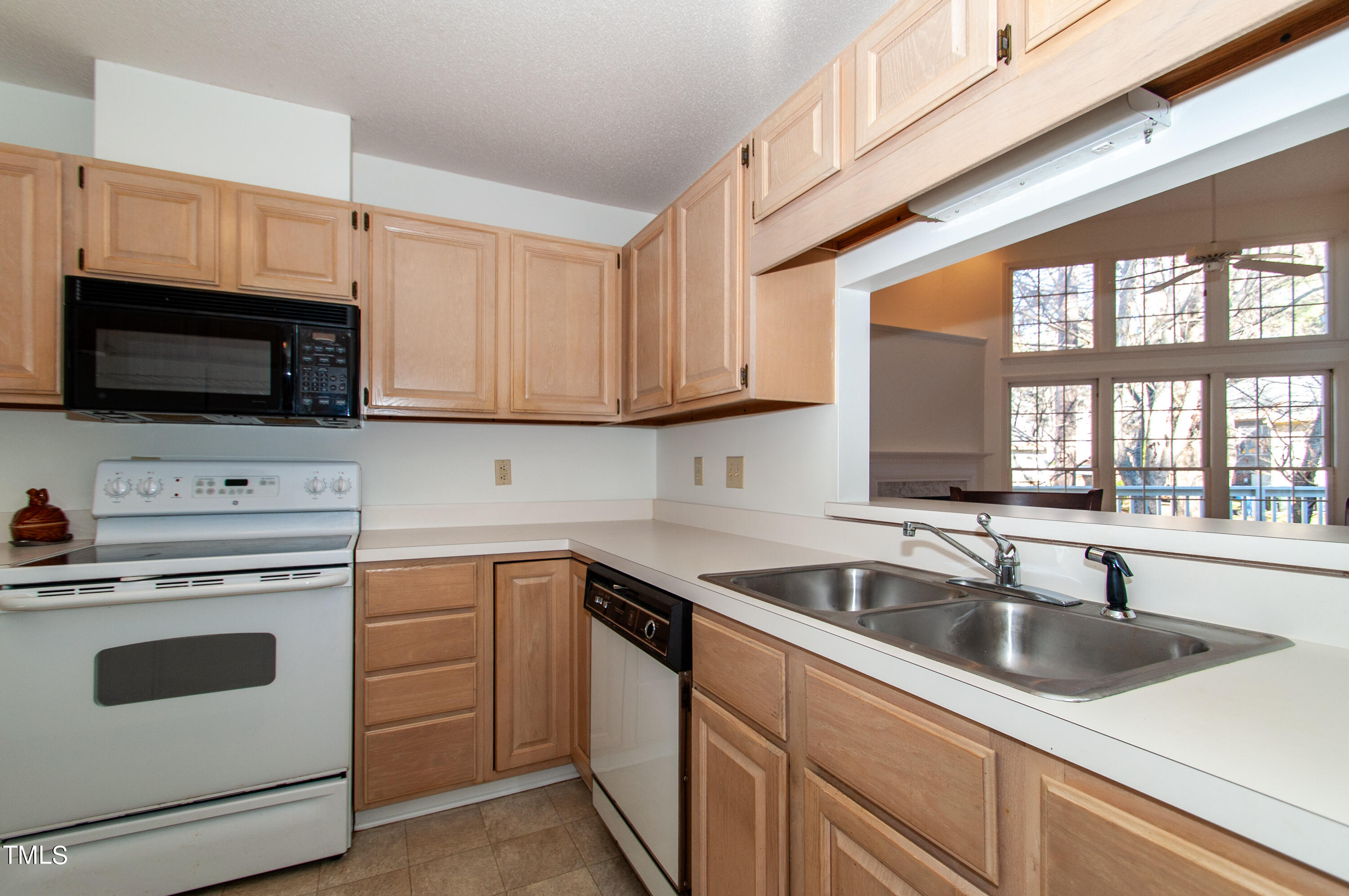 27 Renwick Court Raleigh, NC 27615 - Photo 20 of 49 Kitchen