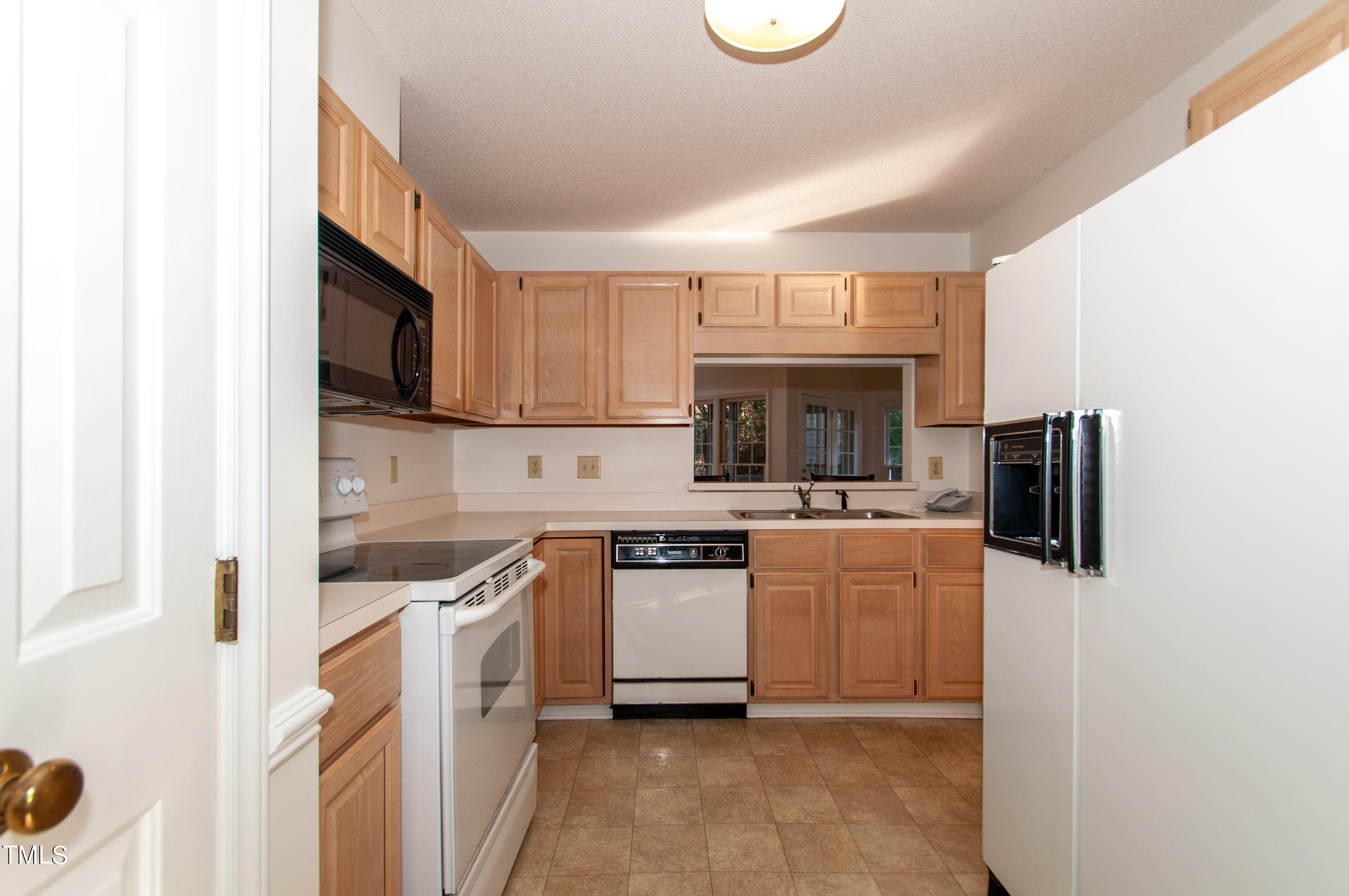 27 Renwick Court Raleigh, NC 27615 - Photo 22 of 49 Kitchen