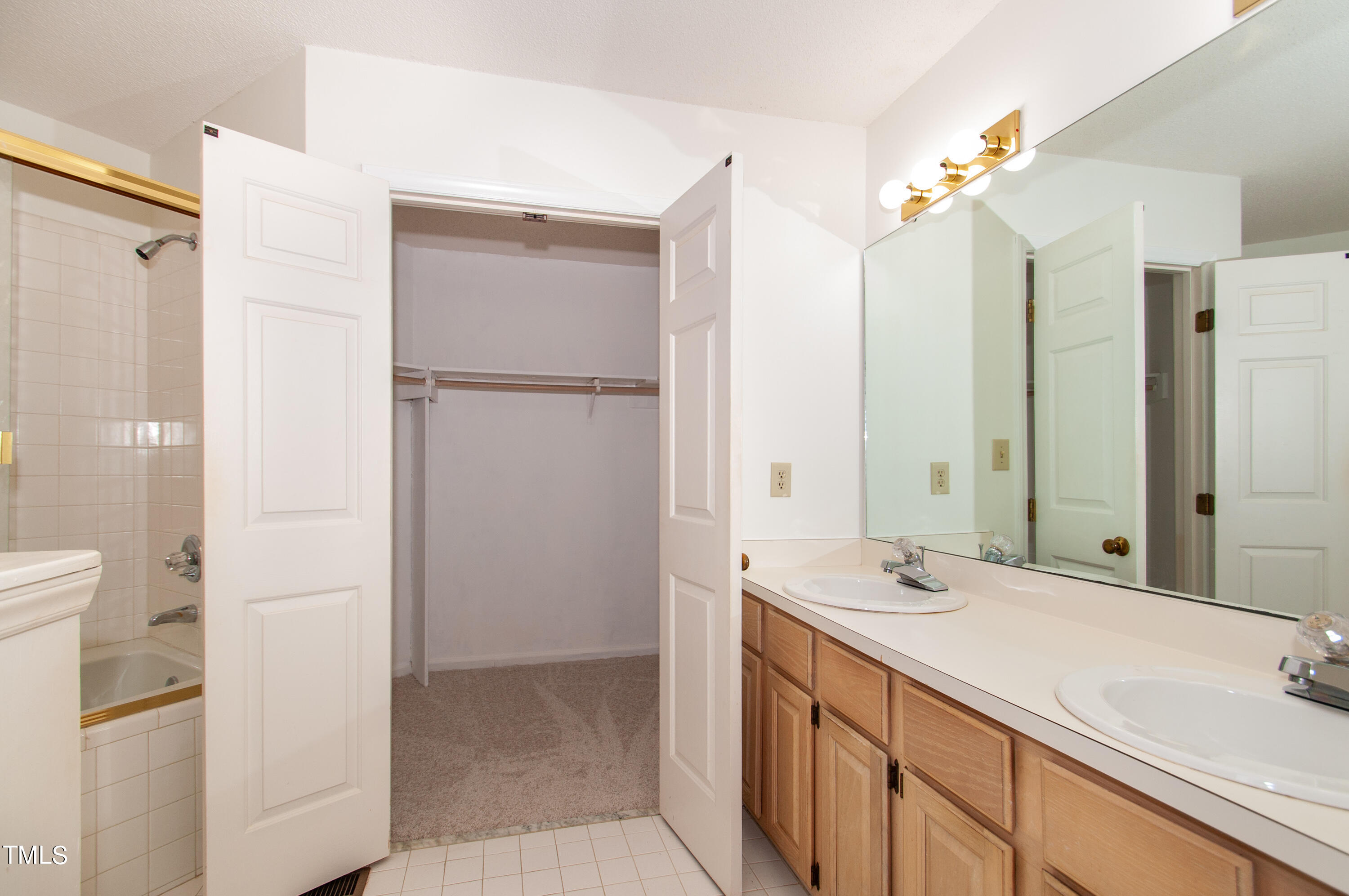 27 Renwick Court Raleigh, NC 27615 - Photo 30 of 49 Master Bath
