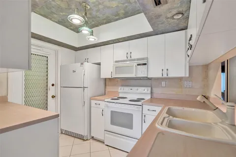 $189,000 | 3000 Northeast 48th Street, Unit 206, Fort Lauderdale, FL 33308