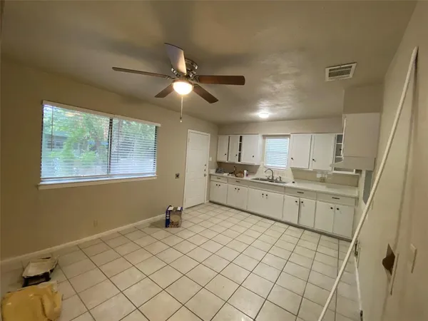 $1,700 | 1412 Oakwood Drive, Denton, TX 76205