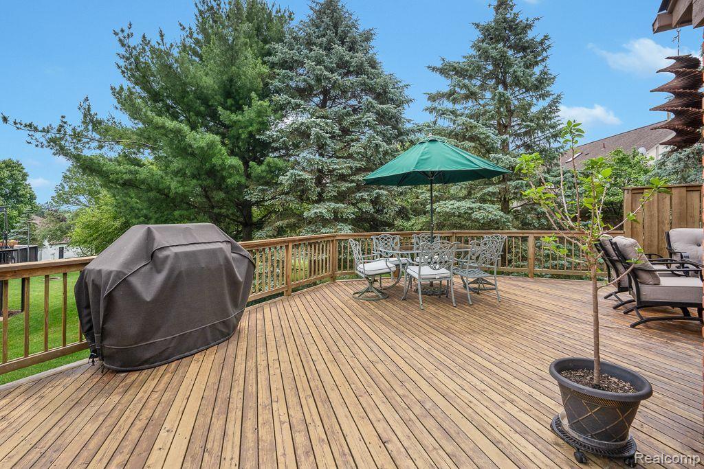 2072 Ridgefield Court Rochester Hills, MI 48306 - Photo 36 of 41