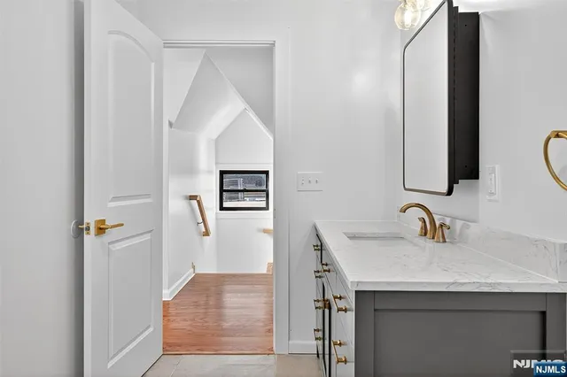 a en suite bathroom with a sink and a mirror