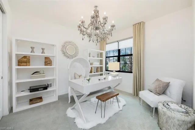 a very nice looking room with a big room