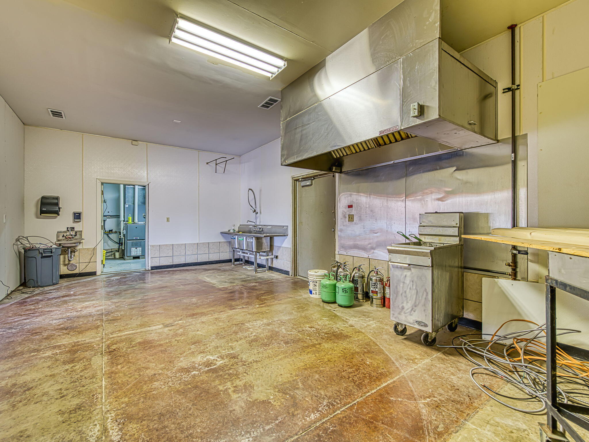 14197 South Telegraph Road Monroe, MI 48161 - Photo 11 of 37 10-web-or-mls-14197 S Telegraph-128_36