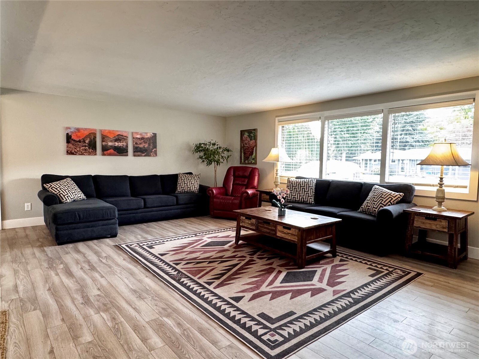 715 Liberty Place Walla Walla, WA 99362 - Photo 6 of 32 a living room with furniture and a rug