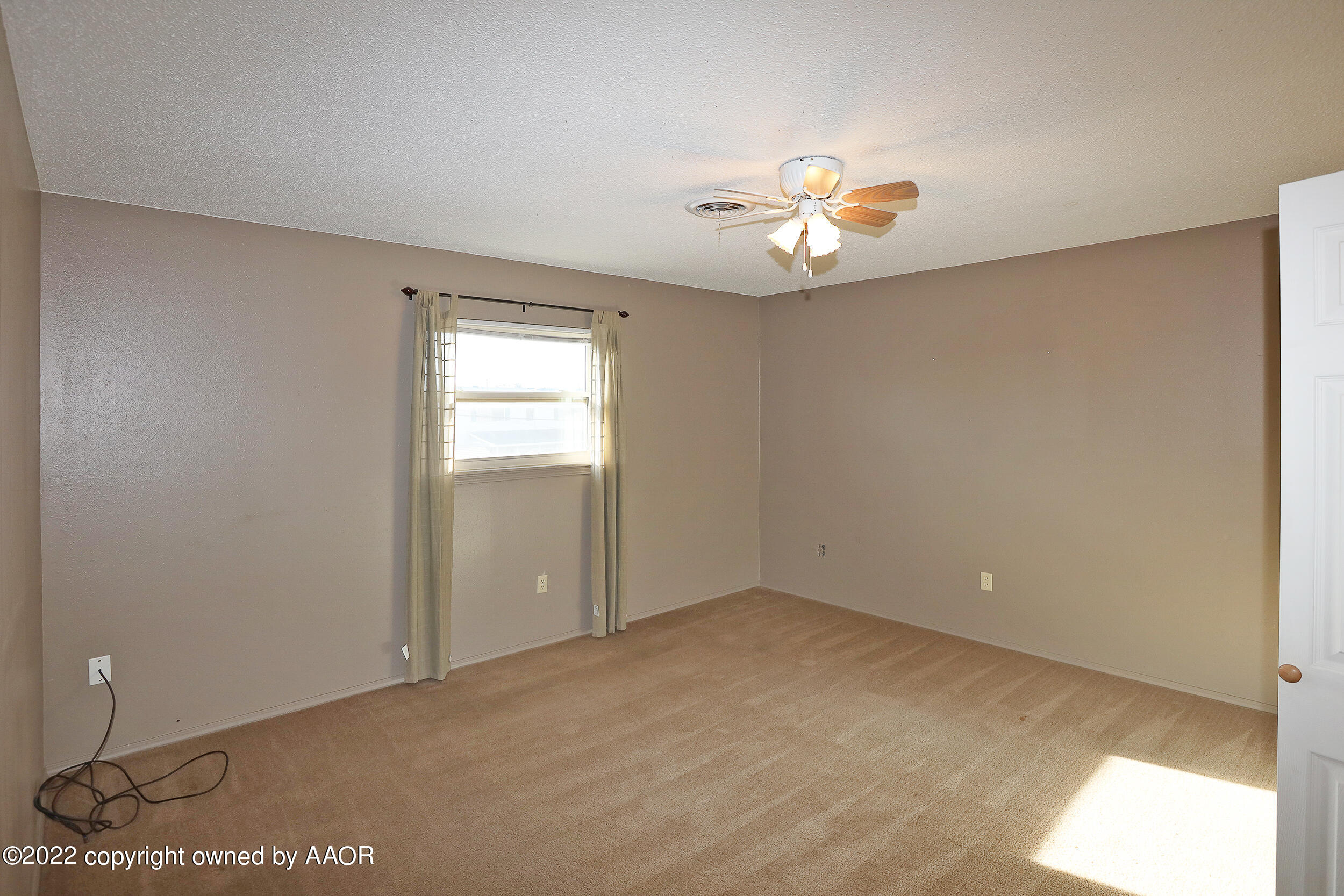 6129 Belpree Road Amarillo, TX 79106 - Photo 22 of 28 3rd Bedroom (1)