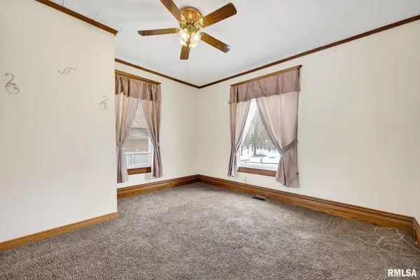 $250,000 | 337 West Chestnut Street, Oneida, IL 61467