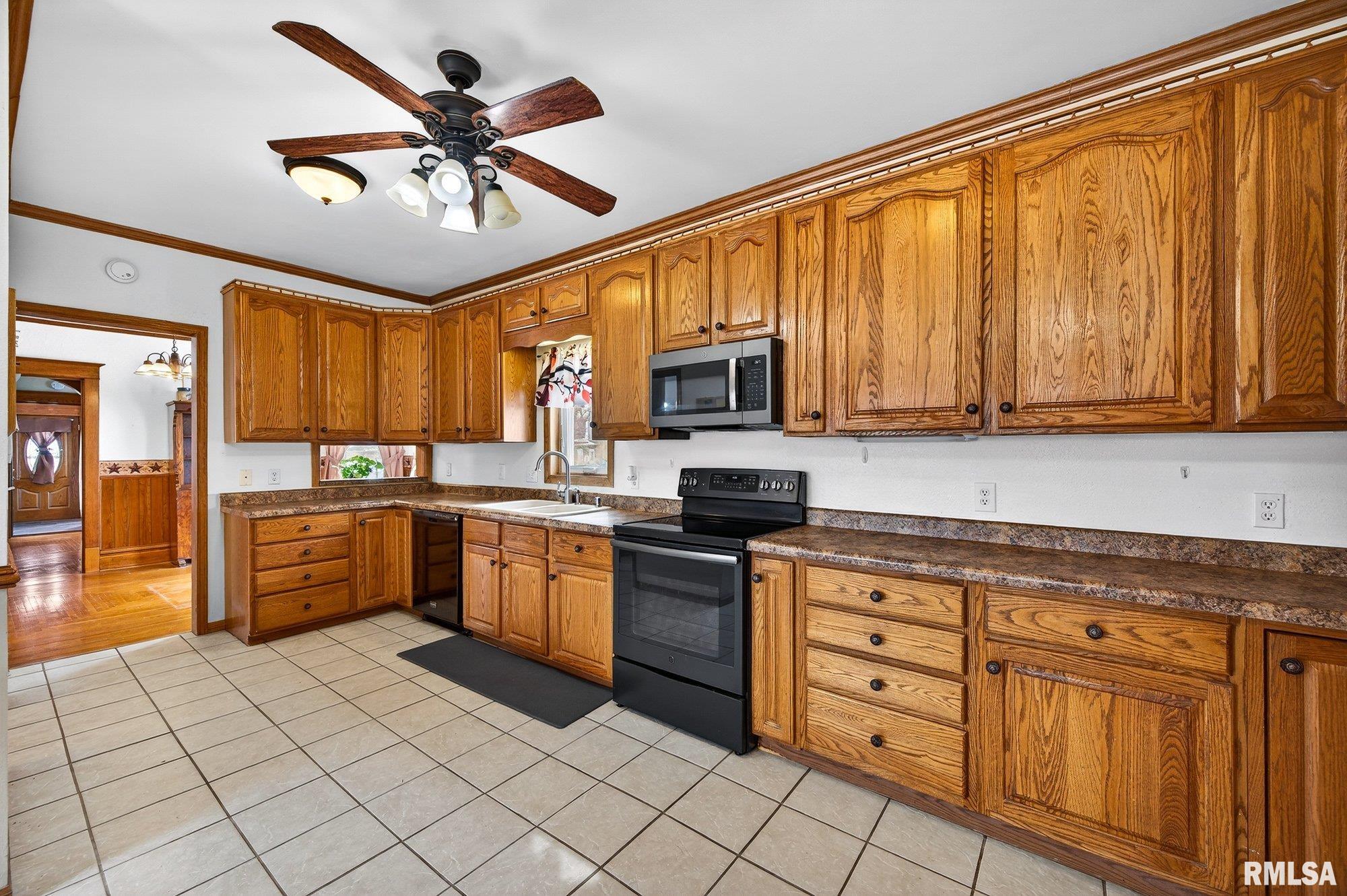 337 West Chestnut Street Oneida, IL 61467 - Photo 16 of 45