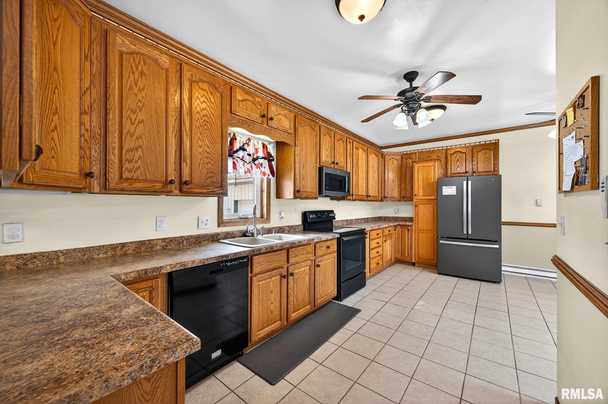 337 West Chestnut Street Oneida, IL 61467 - Photo 17 of 45