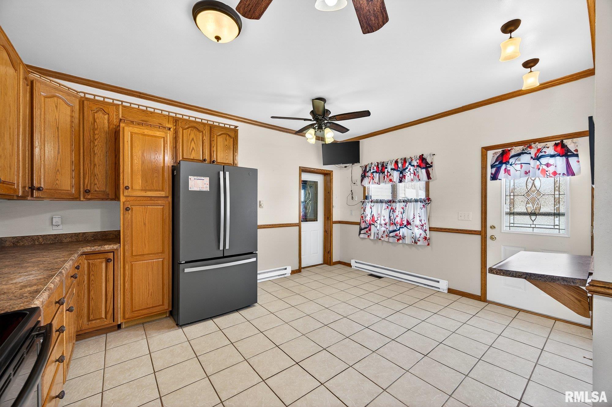 337 West Chestnut Street Oneida, IL 61467 - Photo 19 of 45